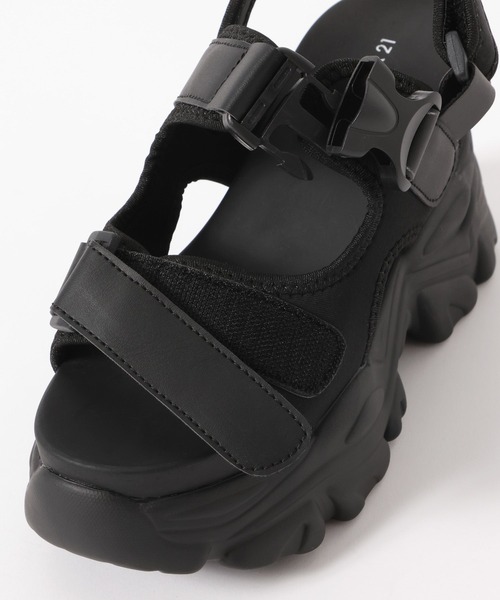 FOREVER 21（フォーエバー トゥエンティーワン）の「【2024SS】スーパー厚底スポーツサンダル（サンダル・レディース・ブラック/オフホワイト/グレー・SMALL/MEDIUM/LARGE）」の8枚目の写真