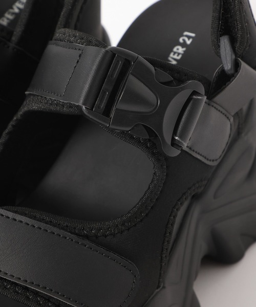 FOREVER 21（フォーエバー トゥエンティーワン）の「【2024SS】スーパー厚底スポーツサンダル（サンダル・レディース・ブラック/オフホワイト/グレー・SMALL/MEDIUM/LARGE）」の10枚目の写真