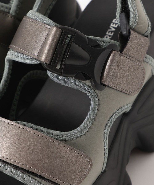 FOREVER 21（フォーエバー トゥエンティーワン）の「【2024SS】スーパー厚底スポーツサンダル（サンダル・レディース・ブラック/オフホワイト/グレー・SMALL/MEDIUM/LARGE）」の12枚目の写真