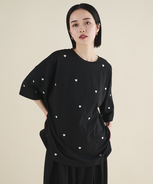 MERLOT（メルロー）の「ミニハート刺繍オーバーサイズTシャツ（Tシャツ/カットソー・レディース・ライトブルー/ブラック/ホワイト・FREE）」の10枚目の写真