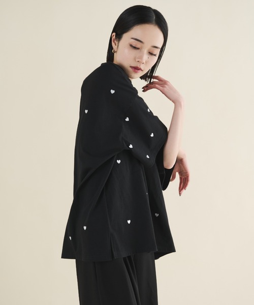 MERLOT（メルロー）の「ミニハート刺繍オーバーサイズTシャツ（Tシャツ/カットソー・レディース・ライトブルー/ブラック/ホワイト・FREE）」の11枚目の写真