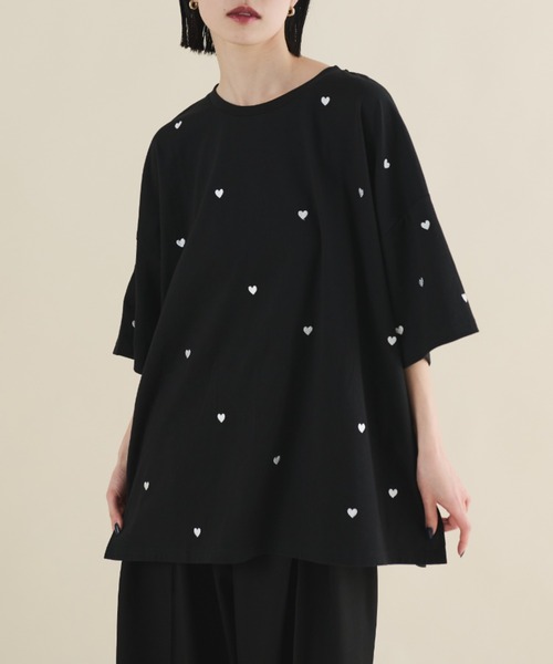 MERLOT（メルロー）の「ミニハート刺繍オーバーサイズTシャツ（Tシャツ/カットソー・レディース・ライトブルー/ブラック/ホワイト・FREE）」の13枚目の写真