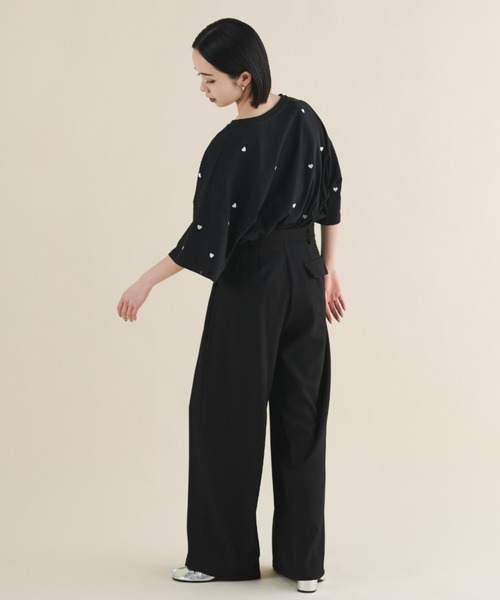 MERLOT（メルロー）の「ミニハート刺繍オーバーサイズTシャツ（Tシャツ/カットソー・レディース・ライトブルー/ブラック/ホワイト・FREE）」の17枚目の写真