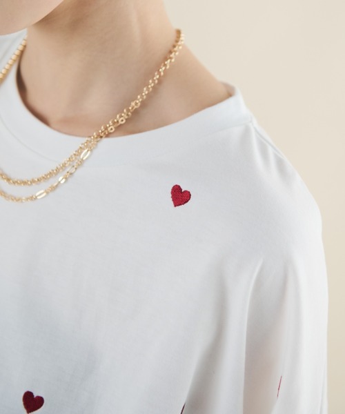 MERLOT（メルロー）の「ミニハート刺繍オーバーサイズTシャツ（Tシャツ/カットソー・レディース・ライトブルー/ブラック/ホワイト・FREE）」の4枚目の写真