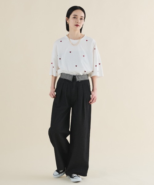 MERLOT（メルロー）の「ミニハート刺繍オーバーサイズTシャツ（Tシャツ/カットソー・レディース・ライトブルー/ブラック/ホワイト・FREE）」の6枚目の写真