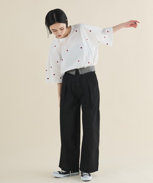 MERLOT（メルロー）の「ミニハート刺繍オーバーサイズTシャツ（Tシャツ/カットソー・レディース・ライトブルー/ブラック/ホワイト・FREE）」の7枚目の写真