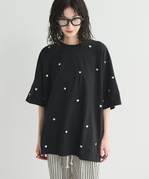 MERLOT（メルロー）の「ミニハート刺繍オーバーサイズTシャツ（Tシャツ/カットソー・レディース・ライトブルー/ブラック/ホワイト・FREE）」の19枚目の写真