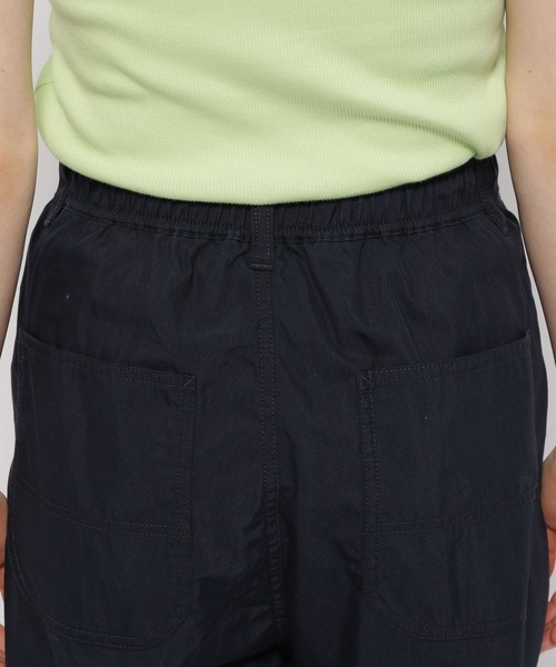 niko and...（ニコアンド）の「ナイロンコットンバレルパンツ（その他パンツ・レディース・グリーン/ベージュ/ネイビー/アイボリー・FREE）」の21枚目の写真