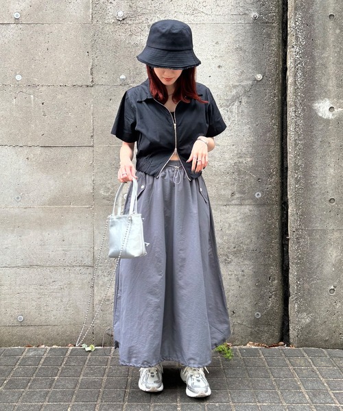 ISOOK(アイスー)の「【ISOOK / アイスー】ドロストカーゴスカート / ナイロンスカート バルーンスカート 低身長スカート ZOZOTOWN限定(スカート・レディース・ブラック/チャコールグレー・FREE)」の21枚目の写真