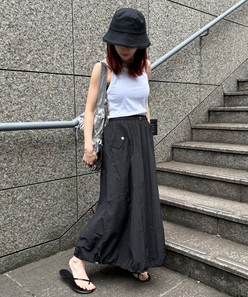 ISOOK(アイスー)の「【ISOOK / アイスー】ドロストカーゴスカート / ナイロンスカート バルーンスカート 低身長スカート ZOZOTOWN限定(スカート・レディース・ブラック/チャコールグレー・FREE)」の14枚目の写真