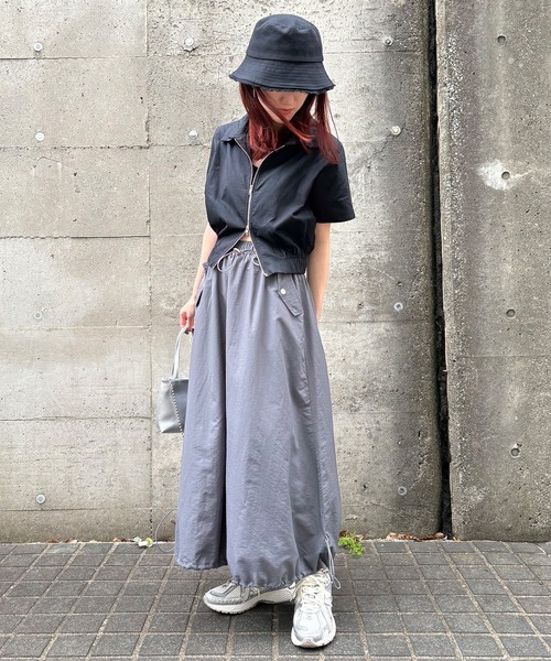 ISOOK(アイスー)の「【ISOOK / アイスー】ドロストカーゴスカート / ナイロンスカート バルーンスカート 低身長スカート ZOZOTOWN限定(スカート・レディース・ブラック/チャコールグレー・FREE)」の15枚目の写真