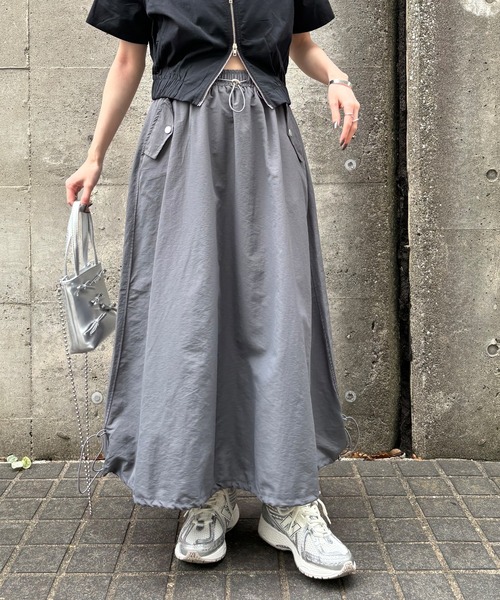 ISOOK(アイスー)の「【ISOOK / アイスー】ドロストカーゴスカート / ナイロンスカート バルーンスカート 低身長スカート ZOZOTOWN限定(スカート・レディース・ブラック/チャコールグレー・FREE)」の16枚目の写真