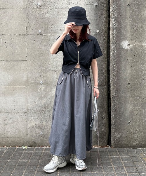 ISOOK(アイスー)の「【ISOOK / アイスー】ドロストカーゴスカート / ナイロンスカート バルーンスカート 低身長スカート ZOZOTOWN限定(スカート・レディース・ブラック/チャコールグレー・FREE)」の10枚目の写真
