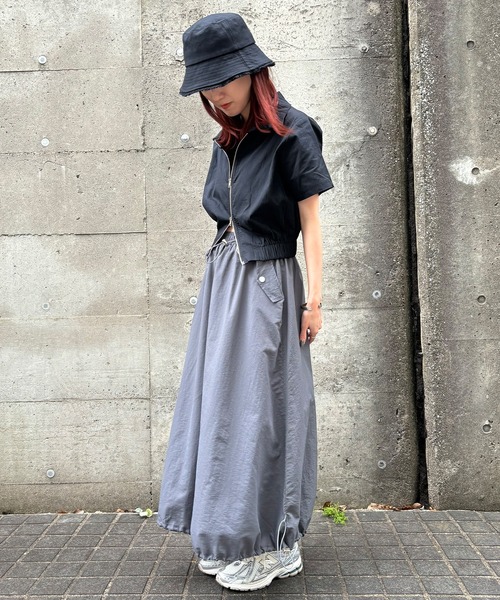 ISOOK(アイスー)の「【ISOOK / アイスー】ドロストカーゴスカート / ナイロンスカート バルーンスカート 低身長スカート ZOZOTOWN限定(スカート・レディース・ブラック/チャコールグレー・FREE)」の11枚目の写真