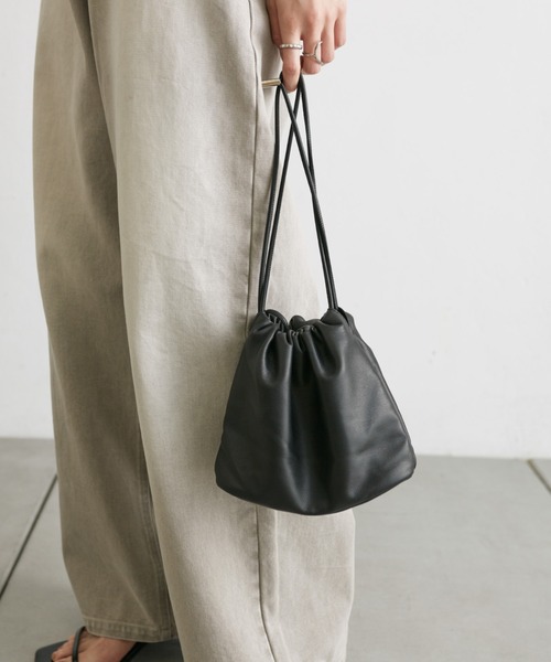 mystic（ミスティック）の「シャーリングミニショルダーバッグ（ショルダーバッグ・レディース・ブラック/シルバー/シルバー系その他2・ONE SIZE）」の2枚目の写真