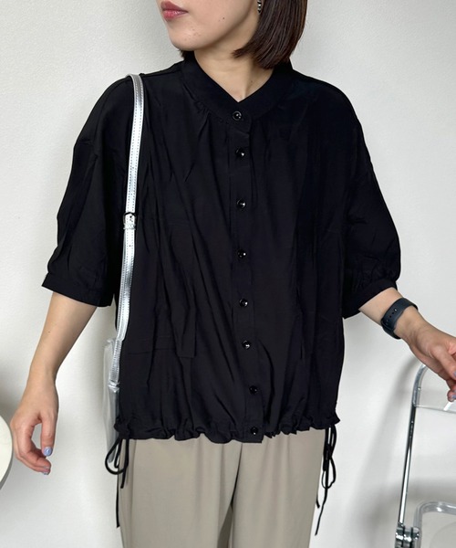 CRB（シーアールビー）の「裾ドロストノーカラーシャツ（シャツ/ブラウス・レディース・ブラック/グリーン/オフホワイト・F）」の5枚目の写真