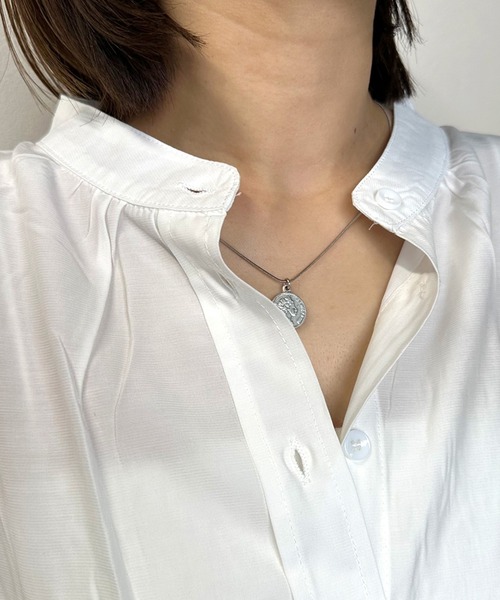 CRB（シーアールビー）の「裾ドロストノーカラーシャツ（シャツ/ブラウス・レディース・ブラック/グリーン/オフホワイト・F）」の16枚目の写真