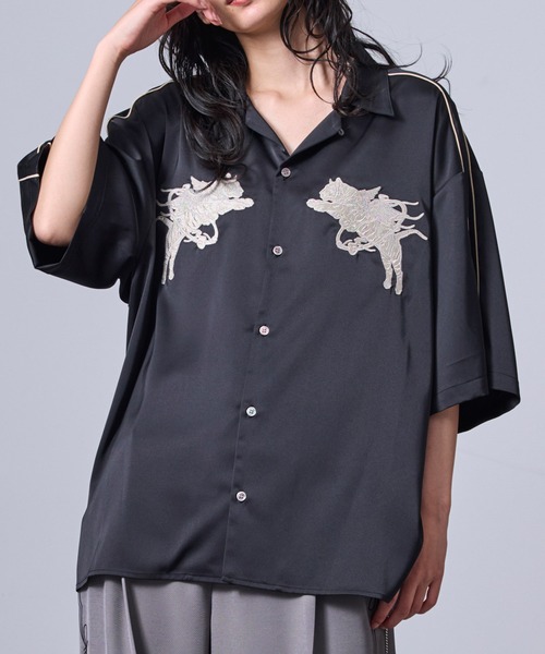 JUNRED(ジュンレッド)の「ヴィンテージライクフロント刺繍スカシャツ(シャツ/ブラウス・メンズ・ベージュ系その他/ブラック・L/M/S)」の2枚目の写真