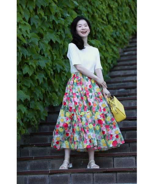 お花畑の風景広がるガーデンミディアムスカート（スカート