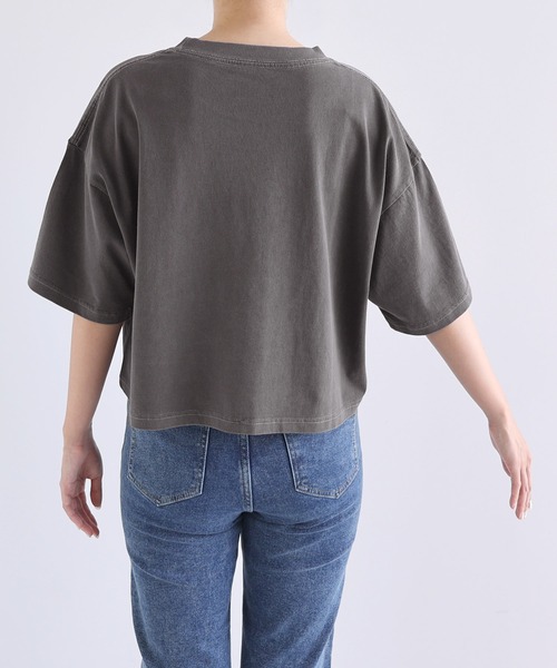 andme(アンドミー)の「ピグメント加工ロゴプリントショート丈Tシャツ(Tシャツ/カットソー・レディース・チャコールグレー/オフホワイト/ネイビー/グリーン・M)」の22枚目の写真