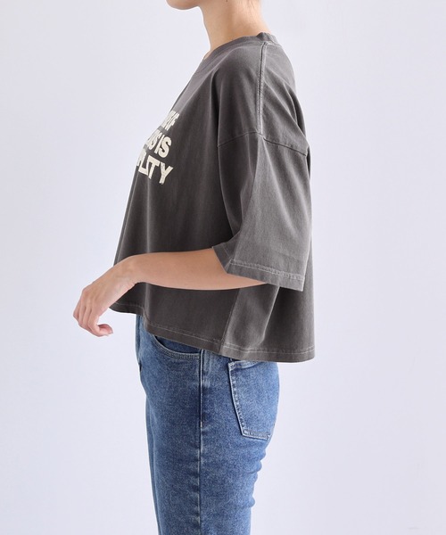 andme(アンドミー)の「ピグメント加工ロゴプリントショート丈Tシャツ(Tシャツ/カットソー・レディース・チャコールグレー/オフホワイト/ネイビー/グリーン・M)」の21枚目の写真