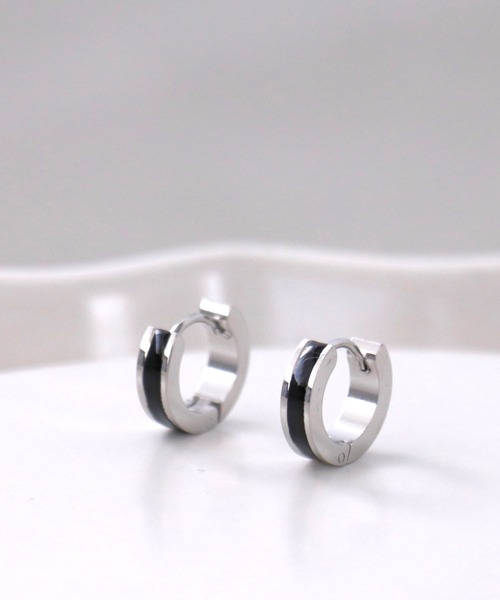 Three Four Time(スリーフォータイム)の「カラーエポワンタッチステンレスピアス(ピアス(両耳用)・レディース・ホワイト/グリーン/ブラック・FREE)」の2枚目の写真