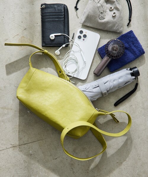 ear PAPILLONNER（イアパピヨネ）の「《本革/220g》ボックスショルダーバッグ（ショルダーバッグ・レディース・ブラック系その他/ベージュ系その他/ゴールド/モカ/ブラウン/アイボリー/シルバー/ライム・FREE）」の7枚目の写真