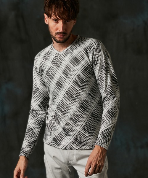 HIDEAWAYS NICOLE(ハイダウェイニコル)の「ブリスターチェックJQVネックプルオーバー(Tシャツ/カットソー・メンズ・ボルドー/ホワイト×ブラック/ホワイト×グレー/ブラック×ホワイト・MEDIUM/LARGE/X-LARGE)」の2枚目の写真