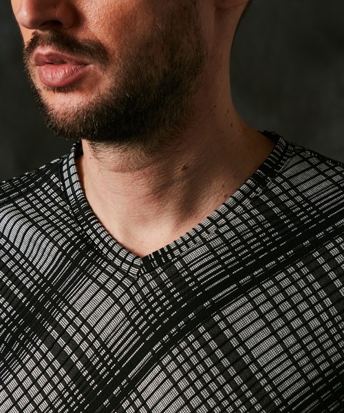 HIDEAWAYS NICOLE(ハイダウェイニコル)の「ブリスターチェックJQVネックプルオーバー(Tシャツ/カットソー・メンズ・ボルドー/ホワイト×ブラック/ホワイト×グレー/ブラック×ホワイト・MEDIUM/LARGE/X-LARGE)」の12枚目の写真