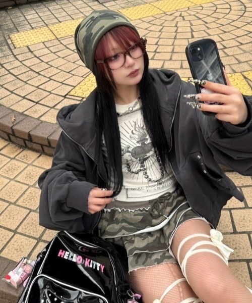 XU（エックスユー）の「【Never mind the XU】tattoo design tops / 【ネバーマインド ザ エックスユー】タトゥーデザインプリント長袖Tシャツ（Tシャツ/カットソー・レディース・カーキ/ブラック/クリーム・ONE SIZE）」の2枚目の写真