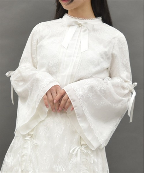 axes femme POETIQUE（アクシーズファムポエティック）の「リボン付レース姫袖ブラウス（シャツ/ブラウス・レディース・ホワイト/ブラック/グレー・MEDIUM）」の2枚目の写真