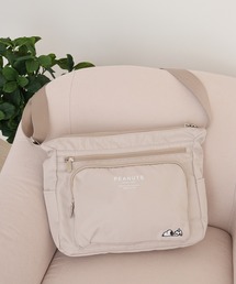 SNOOPY 寝そべり刺繍  ショルダー 大