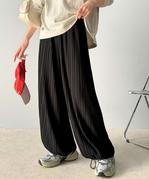 classicalelf(クラシカルエルフ)の「スタイルアップが叶う。2way裾ドロストプリーツ素材ワイドパンツ(その他パンツ・レディース・グレイッシュベージュ/アイボリー/ブラック・X-LARGE/LARGE/MEDIUM/SMALL)」の19枚目の写真