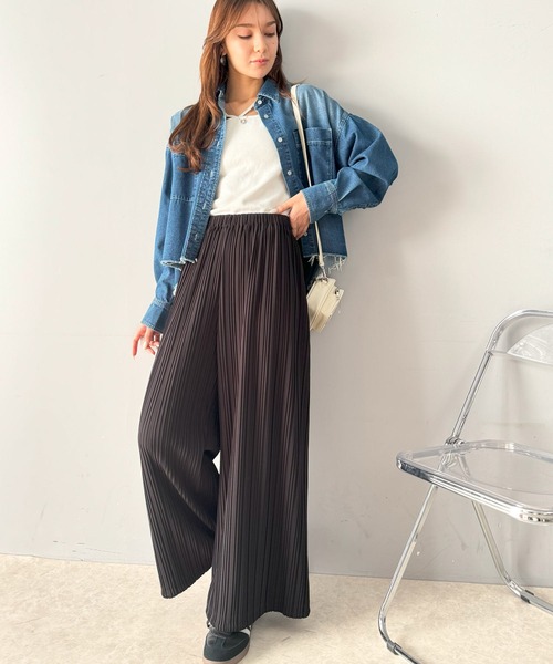 classicalelf(クラシカルエルフ)の「スタイルアップが叶う。2way裾ドロストプリーツ素材ワイドパンツ(その他パンツ・レディース・グレイッシュベージュ/アイボリー/ブラック・X-LARGE/LARGE/MEDIUM/SMALL)」の6枚目の写真