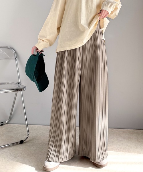 classicalelf(クラシカルエルフ)の「スタイルアップが叶う。2way裾ドロストプリーツ素材ワイドパンツ(その他パンツ・レディース・グレイッシュベージュ/アイボリー/ブラック・X-LARGE/LARGE/MEDIUM/SMALL)」の5枚目の写真