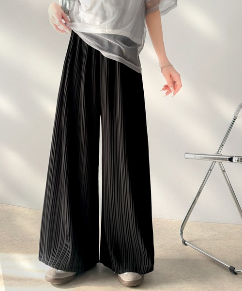 classicalelf(クラシカルエルフ)の「スタイルアップが叶う。2way裾ドロストプリーツ素材ワイドパンツ(その他パンツ・レディース・グレイッシュベージュ/アイボリー/ブラック・X-LARGE/LARGE/MEDIUM/SMALL)」の4枚目の写真