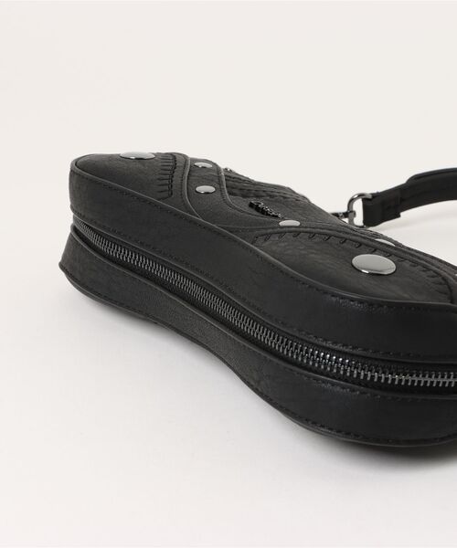 Desigual(デシグアル)の「スタッズアクセント ミニショルダーハンドバッグ ブラック(ボディバッグ/ウエストポーチ・レディース・ブラック・FREE)」の3枚目の写真