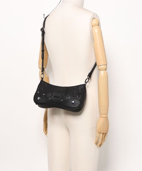 Desigual(デシグアル)の「スタッズアクセント ミニショルダーハンドバッグ ブラック(ボディバッグ/ウエストポーチ・レディース・ブラック・FREE)」の6枚目の写真