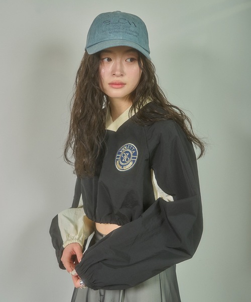 VIOLETTA(ヴィオレッタ)の「クロップドナイロンプルオーバー(その他トップス・レディース・レッド/ブラック/ライトブルー・FREE)」の13枚目の写真