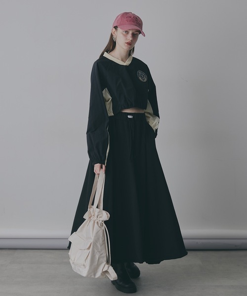 VIOLETTA(ヴィオレッタ)の「クロップドナイロンプルオーバー(その他トップス・レディース・レッド/ブラック/ライトブルー・FREE)」の22枚目の写真