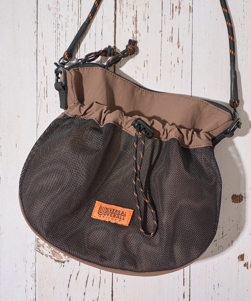 UNIVERSAL OVERALL(ユニバーサルオーバーオール)の「【UNIVERSAL OVERALL】FRONT MESH SHOULDER BAG / フロントメッシュショルダーバッグ(ショルダーバッグ・レディース・グレイッシュベージュ/ブラック/ブルー/オレンジ/モカ/ライトグレー・FREE)」の4枚目の写真