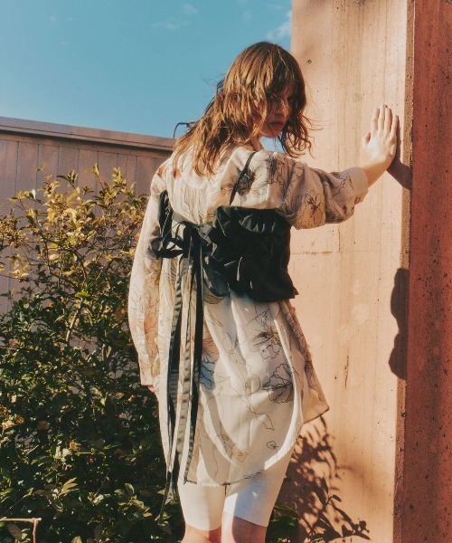 LA BELLE ETUDE（ラベルエチュード）の「オリジナルvintageフラワープリントリラックスシャツ（シャツ/ブラウス・レディース・ブラック/ホワイト/その他/ブラウン・FREE）」の11枚目の写真