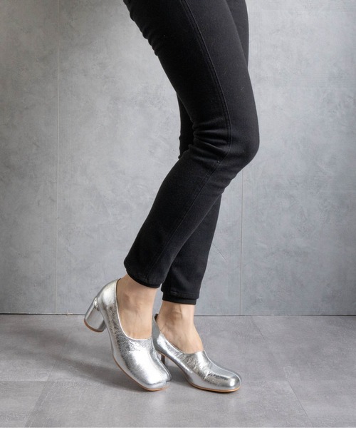 Fabby fabby（ファビィーファビィー）の「ラウンドスクエア丸ヒールパンプス（パンプス・レディース・シルバー/ブラック/モカ/ワインレッド・LARGE/MEDIUM/SMALL）」の5枚目の写真