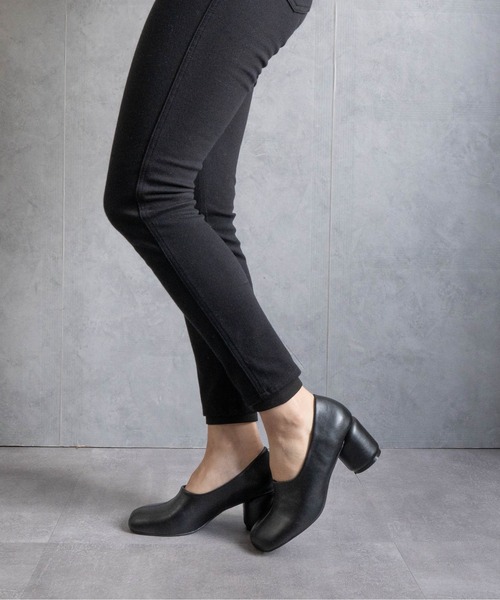 Fabby fabby（ファビィーファビィー）の「ラウンドスクエア丸ヒールパンプス（パンプス・レディース・シルバー/ブラック/モカ/ワインレッド・LARGE/MEDIUM/SMALL）」の6枚目の写真