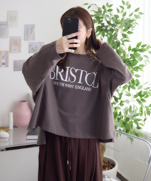 RU.TI.LE（ルチル）の「【RU.TI.LE】ビッグシルエットクルーロゴT（Tシャツ/カットソー・レディース・グレイッシュベージュ/チャコールグレー/ホワイト・MEDIUM）」の5枚目の写真