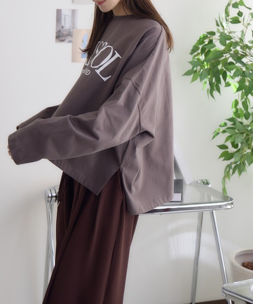 RU.TI.LE（ルチル）の「【RU.TI.LE】ビッグシルエットクルーロゴT（Tシャツ/カットソー・レディース・グレイッシュベージュ/チャコールグレー/ホワイト・MEDIUM）」の4枚目の写真