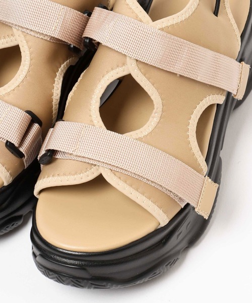 mysty woman（ミスティウーマン）の「ベルクロスニーカーサンダル  323422（サンダル・レディース・ベージュ/ブラック・LARGE/MEDIUM）」の14枚目の写真