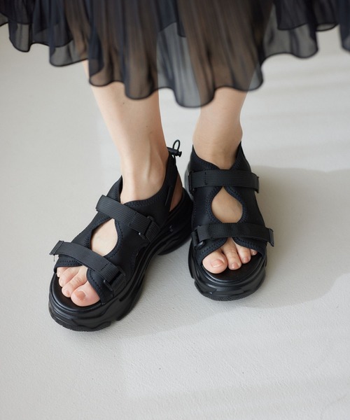 mysty woman（ミスティウーマン）の「ベルクロスニーカーサンダル  323422（サンダル・レディース・ベージュ/ブラック・LARGE/MEDIUM）」の5枚目の写真