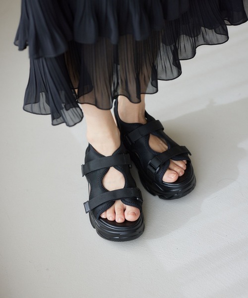 mysty woman（ミスティウーマン）の「ベルクロスニーカーサンダル  323422（サンダル・レディース・ベージュ/ブラック・LARGE/MEDIUM）」の6枚目の写真