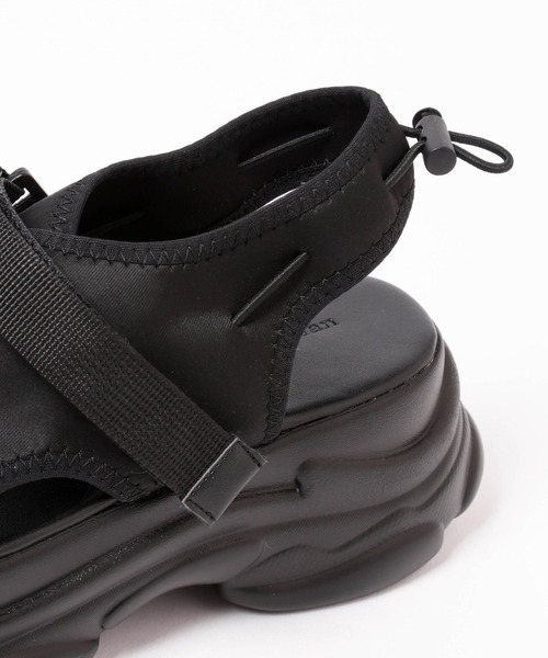 mysty woman（ミスティウーマン）の「ベルクロスニーカーサンダル  323422（サンダル・レディース・ベージュ/ブラック・LARGE/MEDIUM）」の18枚目の写真